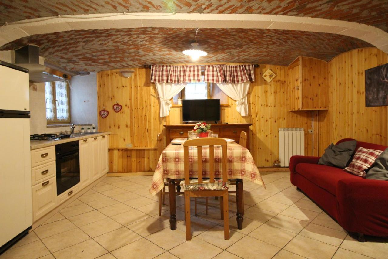 L'Ermellino Bilocale In Centro - Affitti Brevi Italia Apartamento Brusson Exterior foto